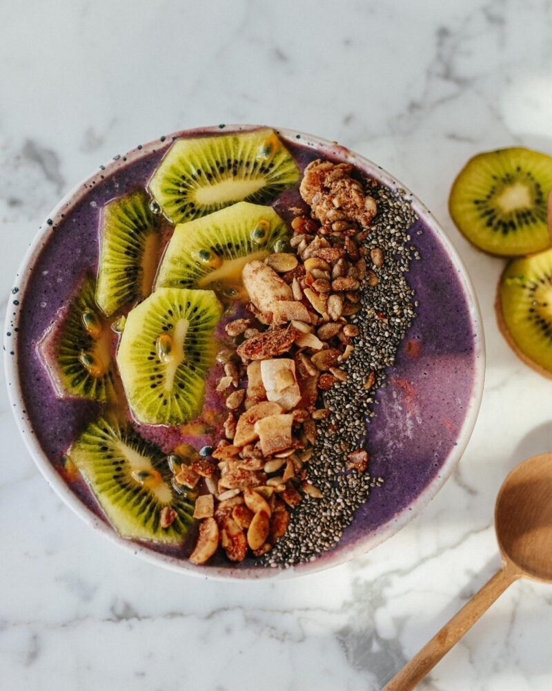 Tropical Blueberry-Kiwi Smoothiebowl -2