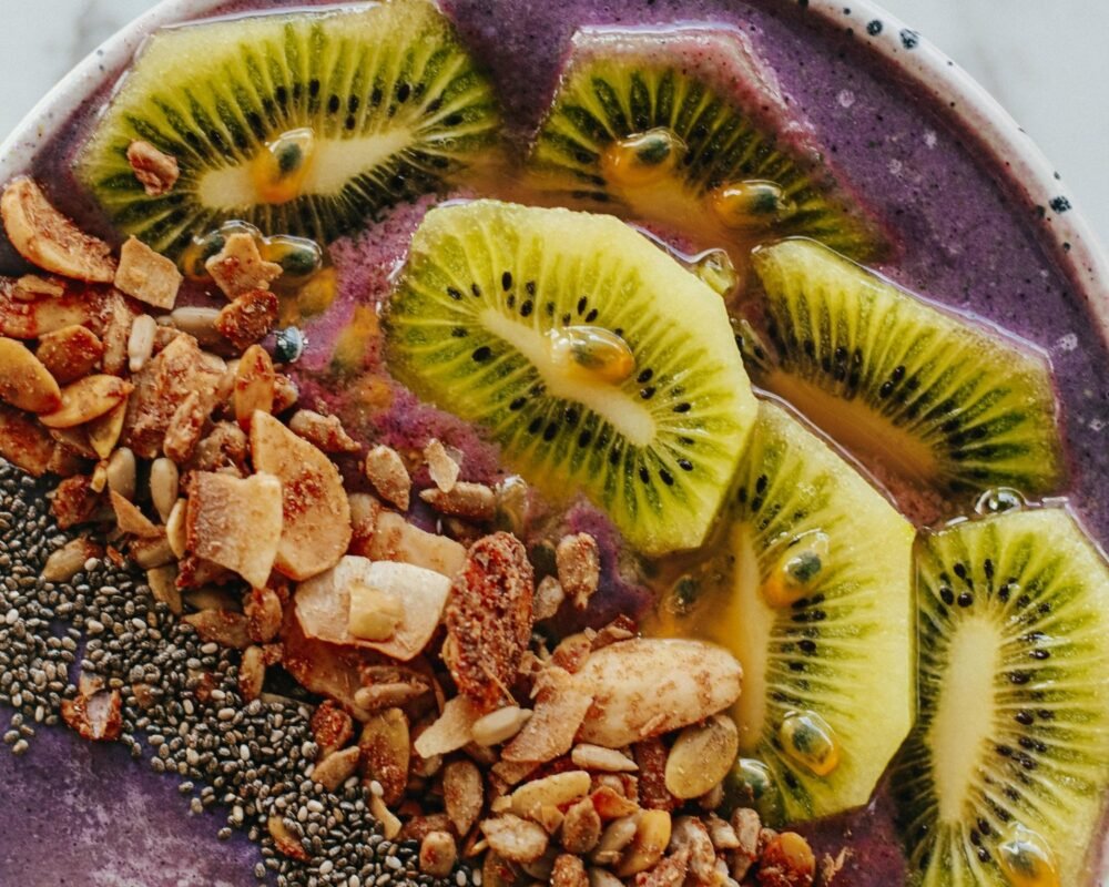 Tropical Blueberry-Kiwi Smoothiebowl -3