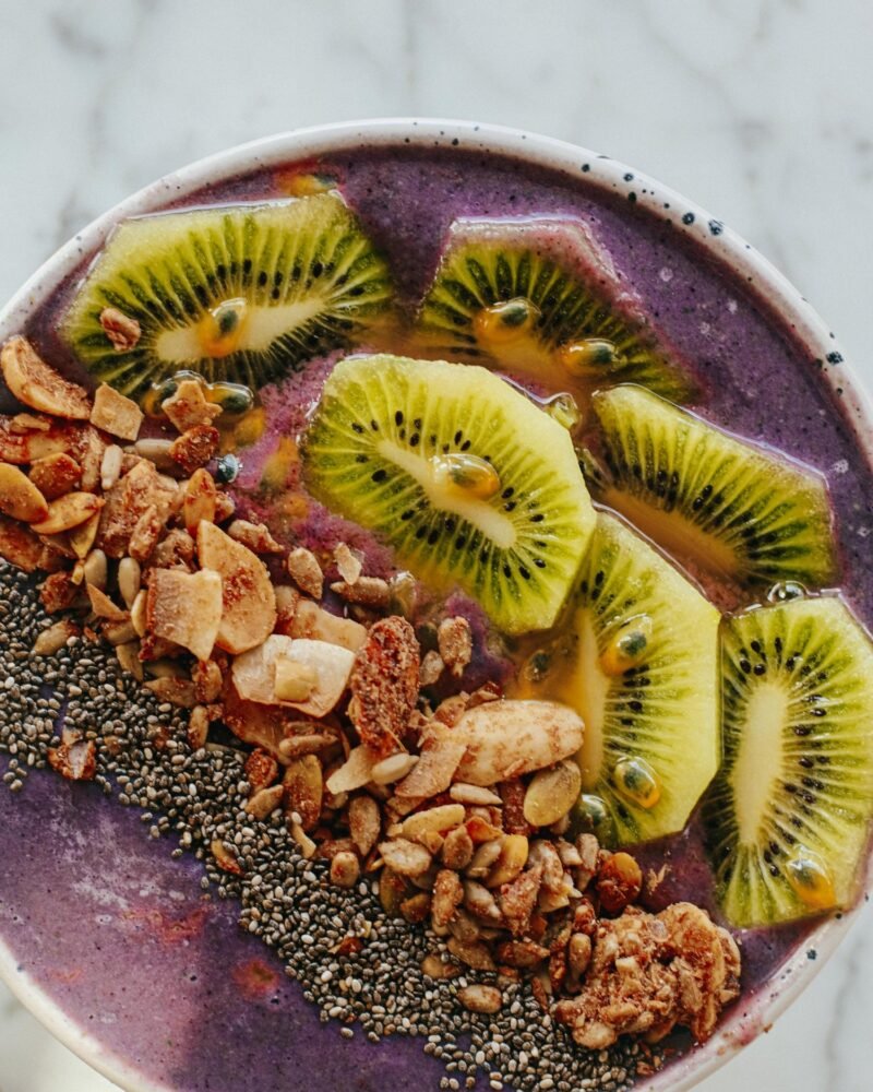 Tropical Blueberry-Kiwi Smoothiebowl -3