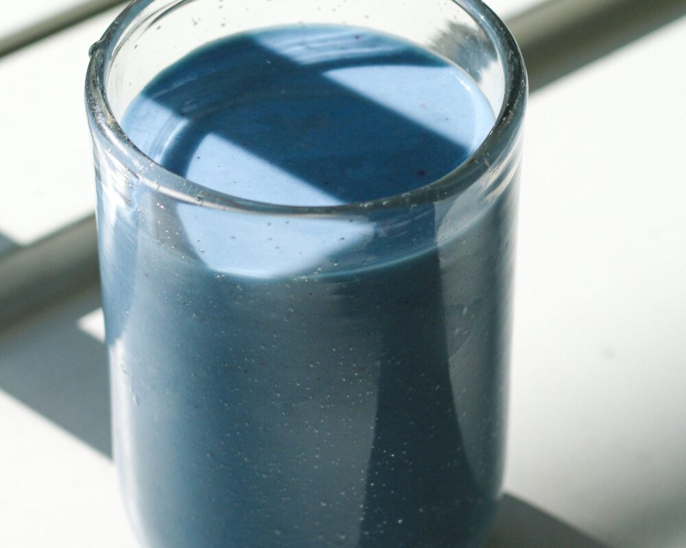 blue spirulina smoothie-3