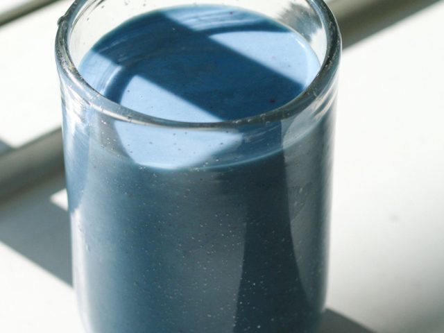 blue spirulina smoothie-3