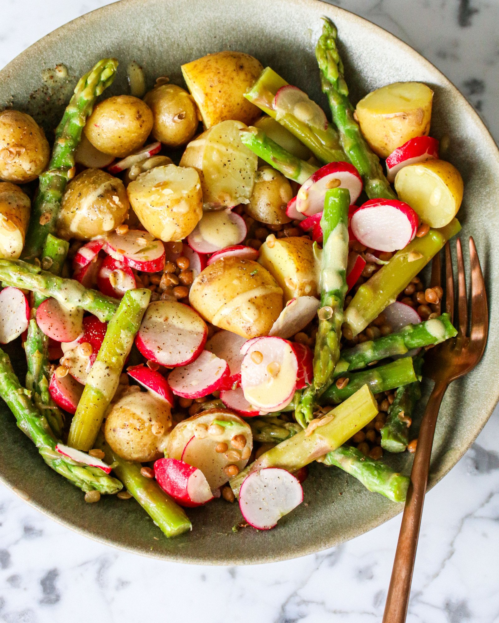 spring-salad-with-asparagus-new-potatoes-radishes-ieke-booij